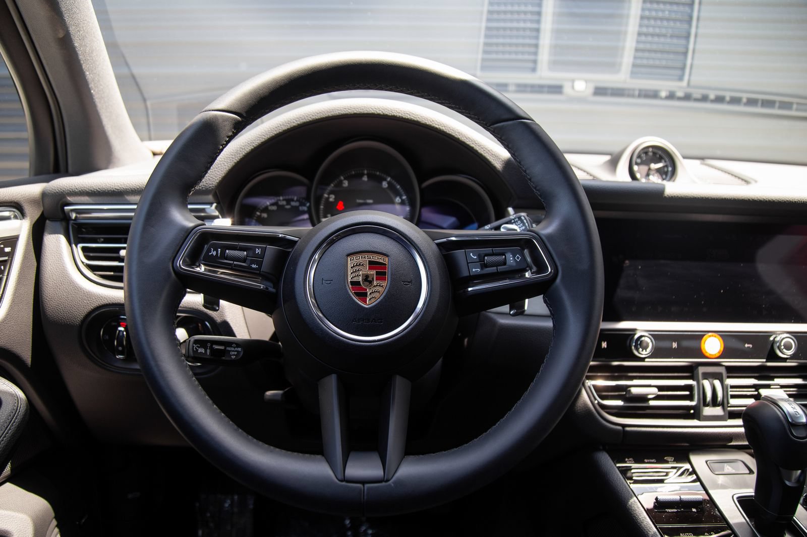 Certified 2024 Porsche Macan S AWD/4WD image 16