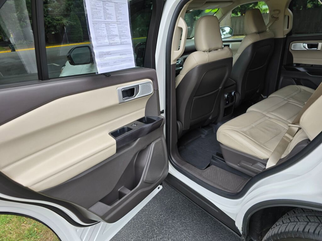 Used 2020 Ford Explorer Platinum w/ Premium Technology Package image 20