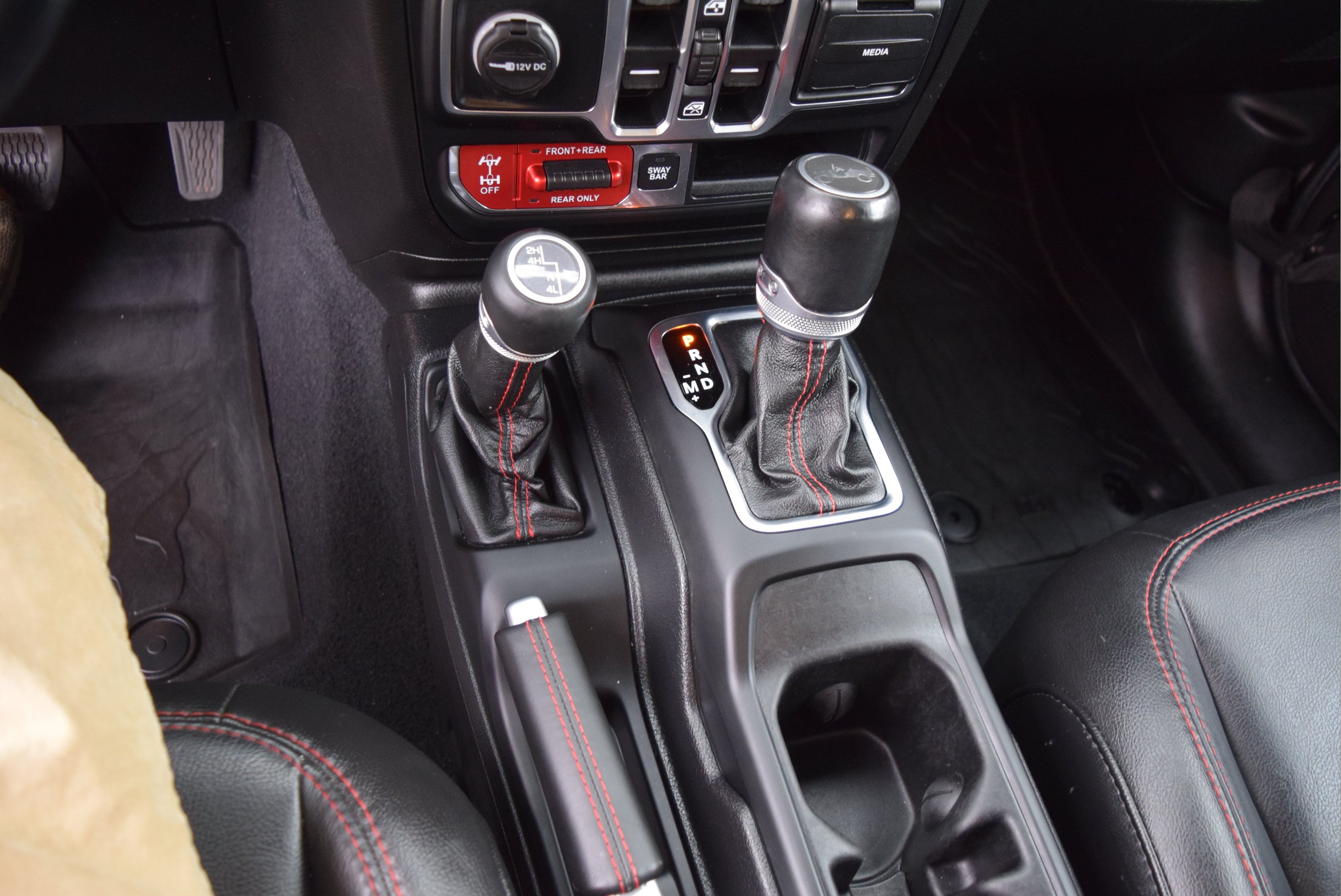 Used 2020 Jeep Wrangler Unlimited Rubicon w/ Dual Top Group AWD/4WD image 15