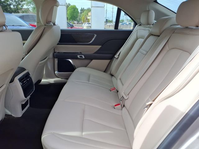 Used 2018 Lincoln Continental Premiere FWD image 23