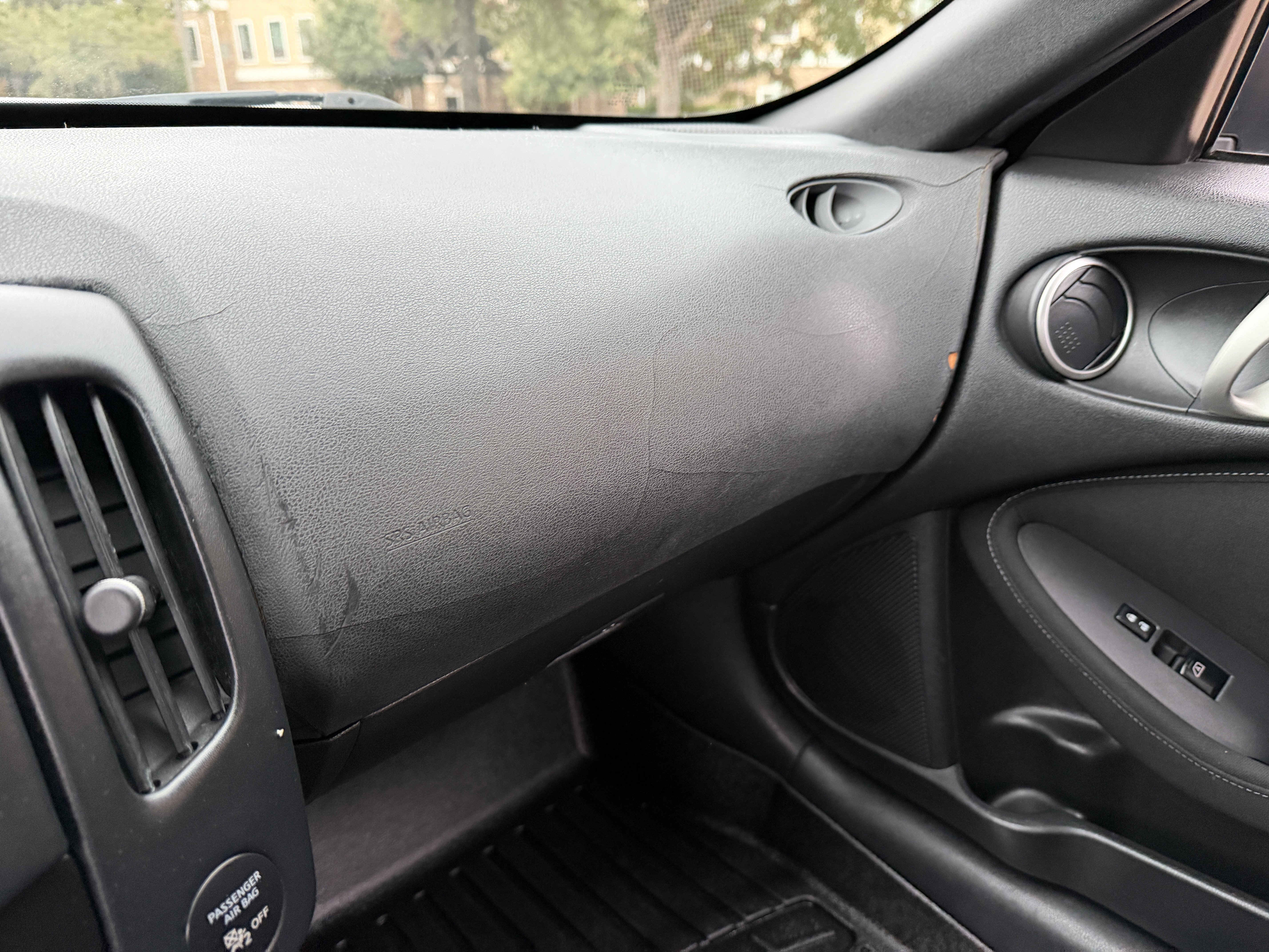 Used 2011 Nissan 370Z Coupe image 23