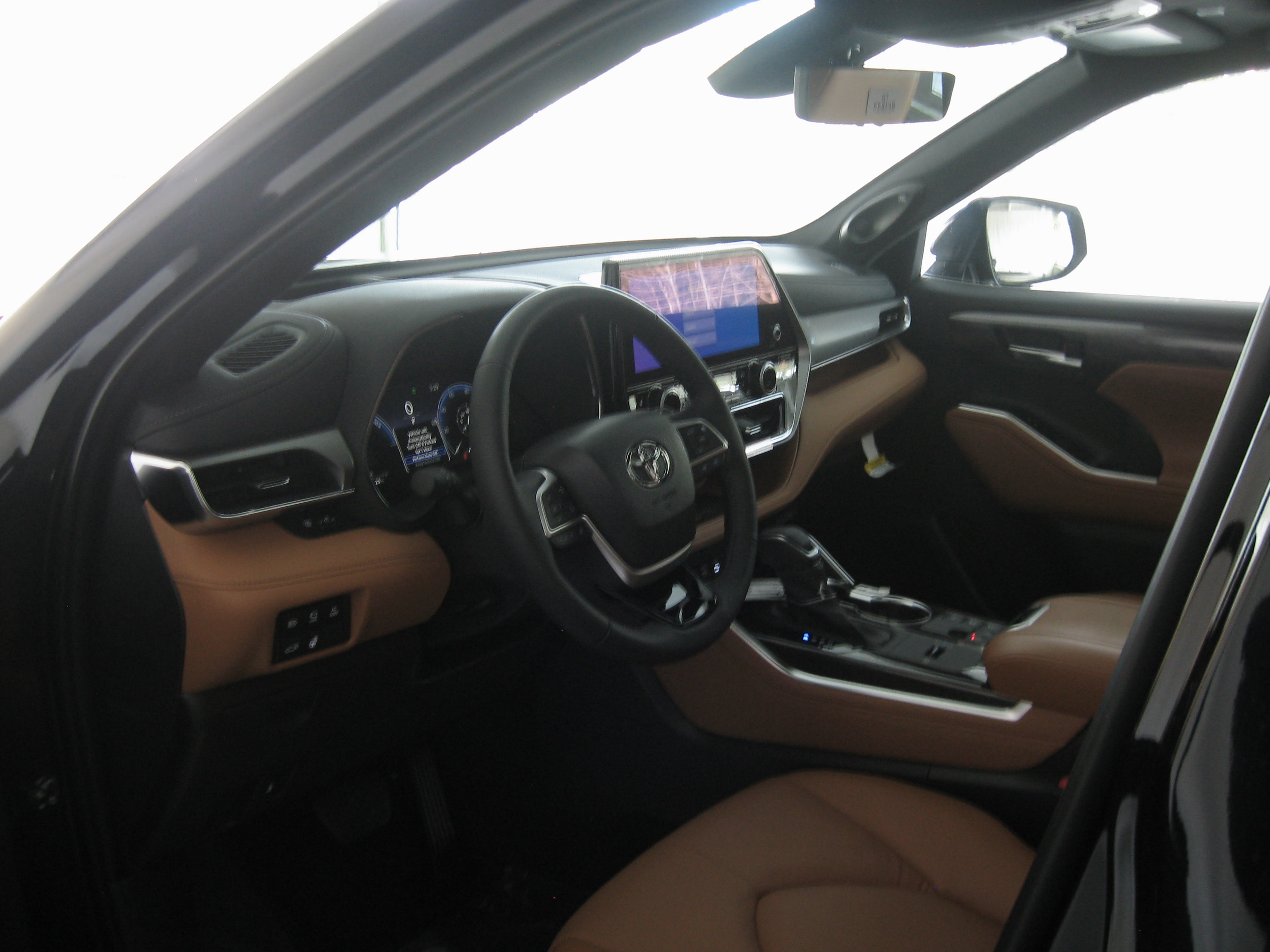 New 2026 Toyota Highlander Platinum image 12