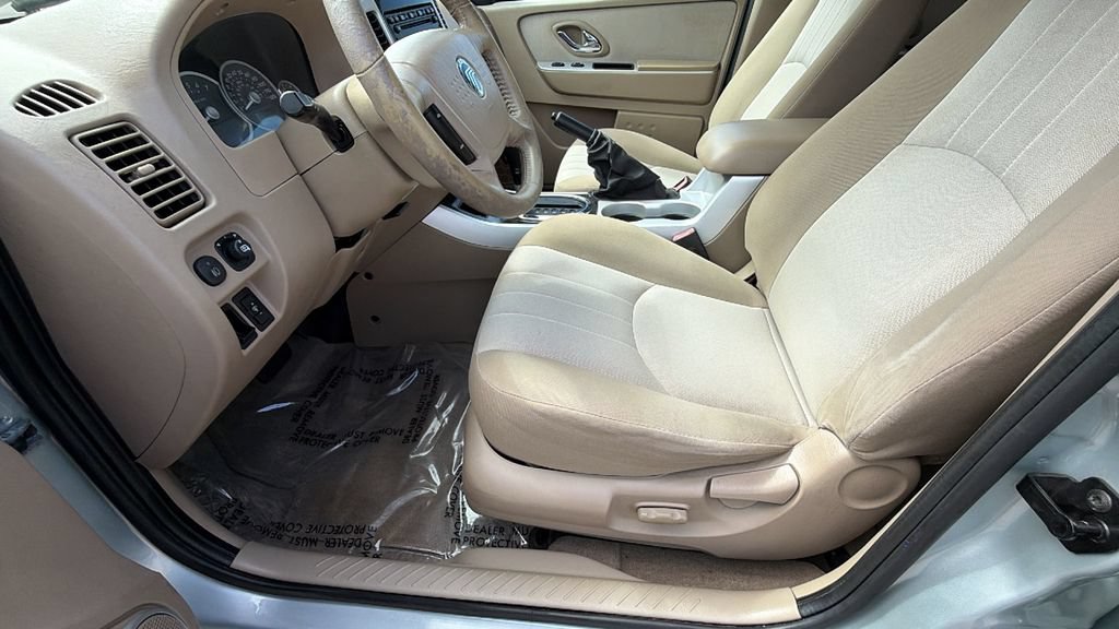 Used 2005 Mercury Mariner Luxury FWD image 23