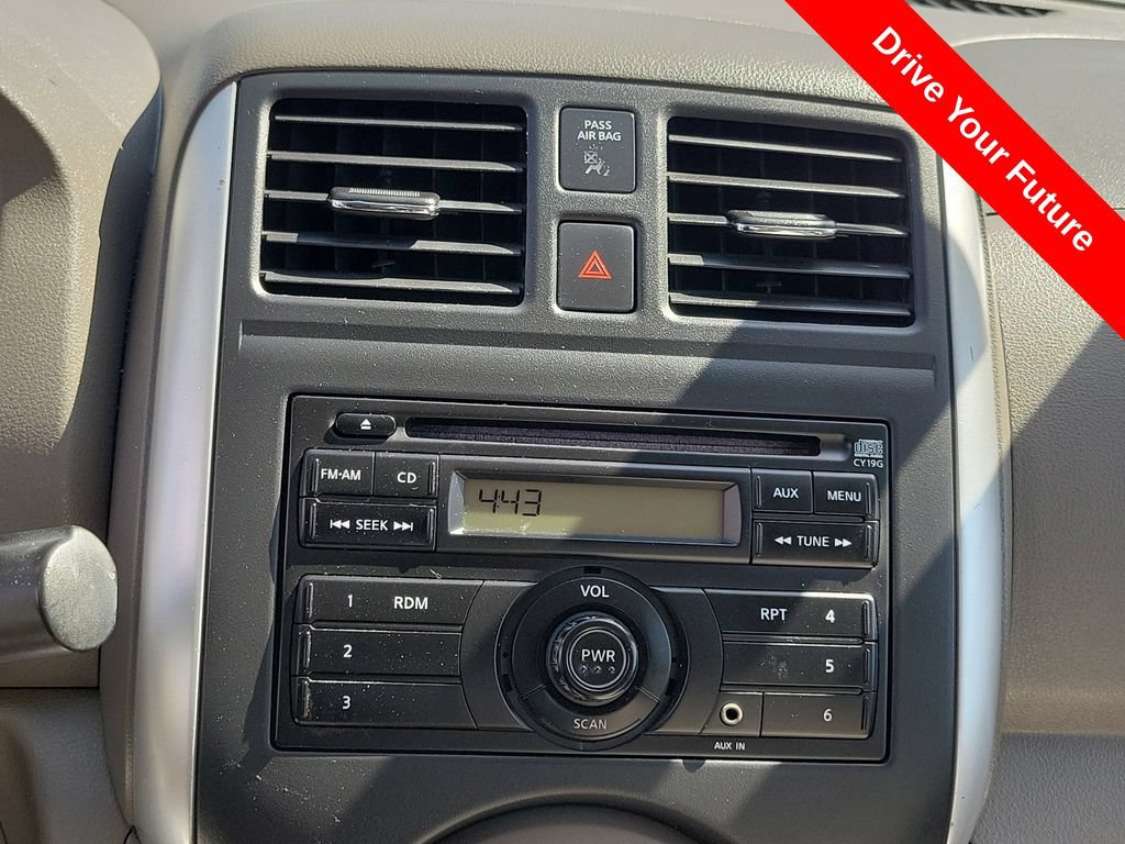 Used 2014 Nissan Versa SV FWD image 11