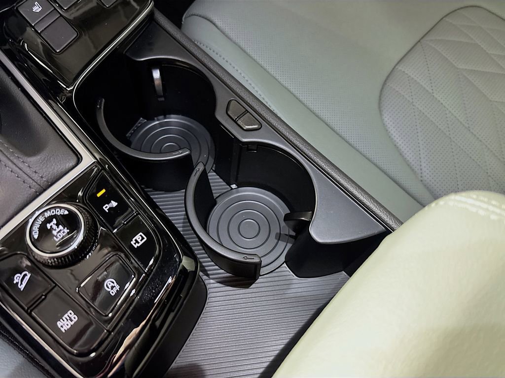 Used 2025 Kia Sportage X-Line w/ Premium Package image 14