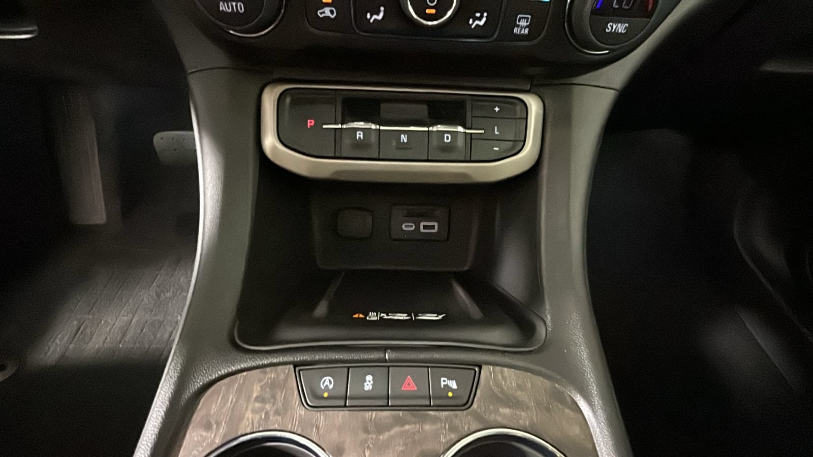 Used 2023 GMC Acadia Denali w/ Black Diamond Edition AWD/4WD image 26