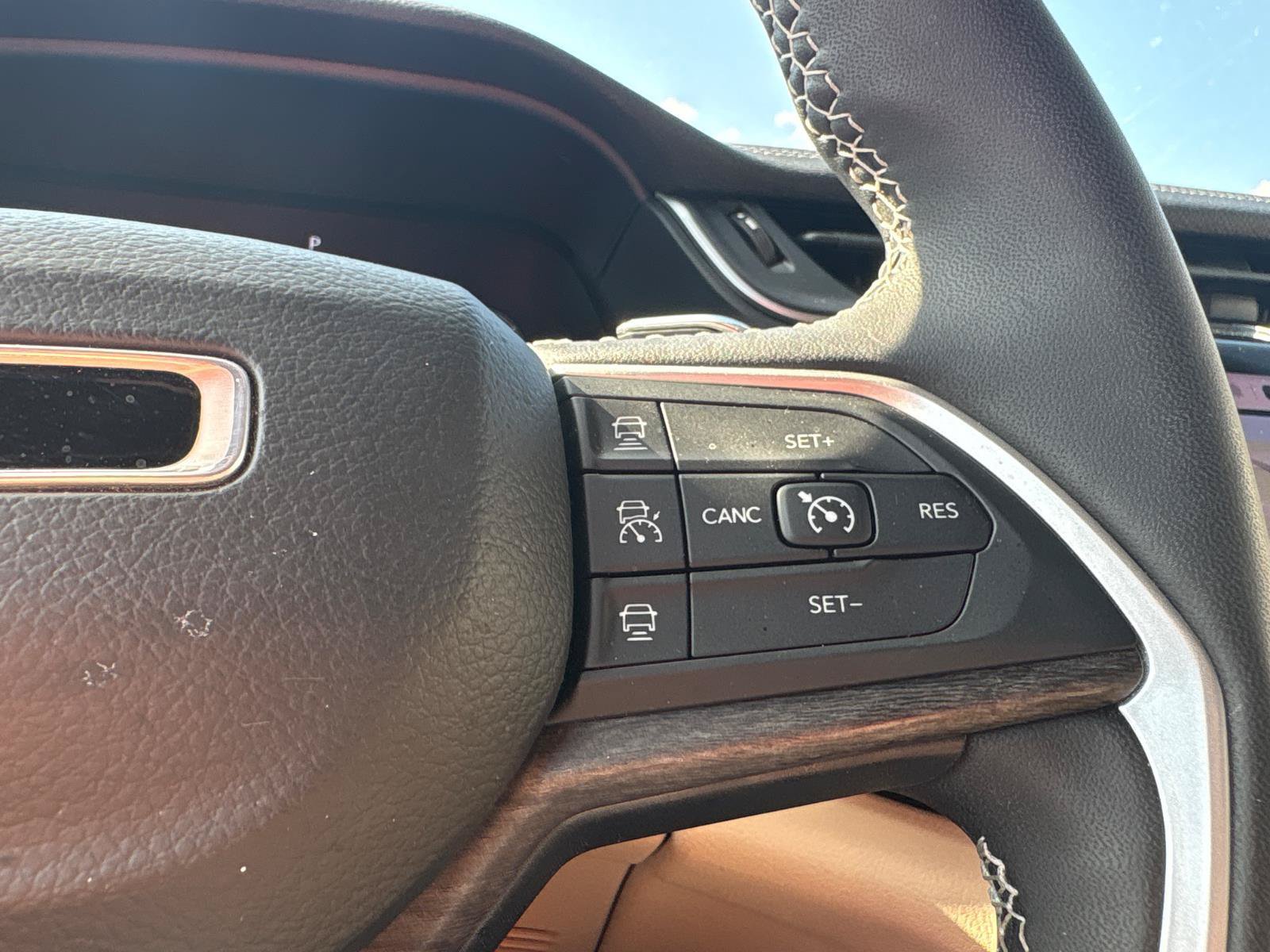 Used 2023 Jeep Grand Cherokee L Limited AWD/4WD image 42