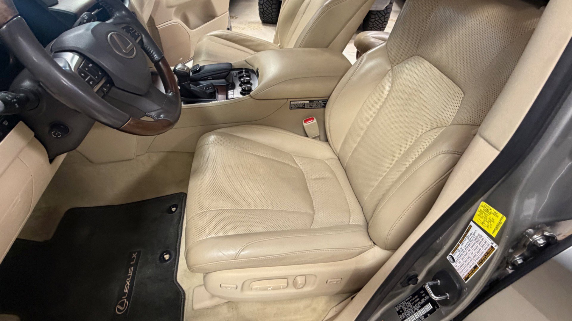 Used 2018 Lexus LX 570 4WD w/ Luxury Package image 25