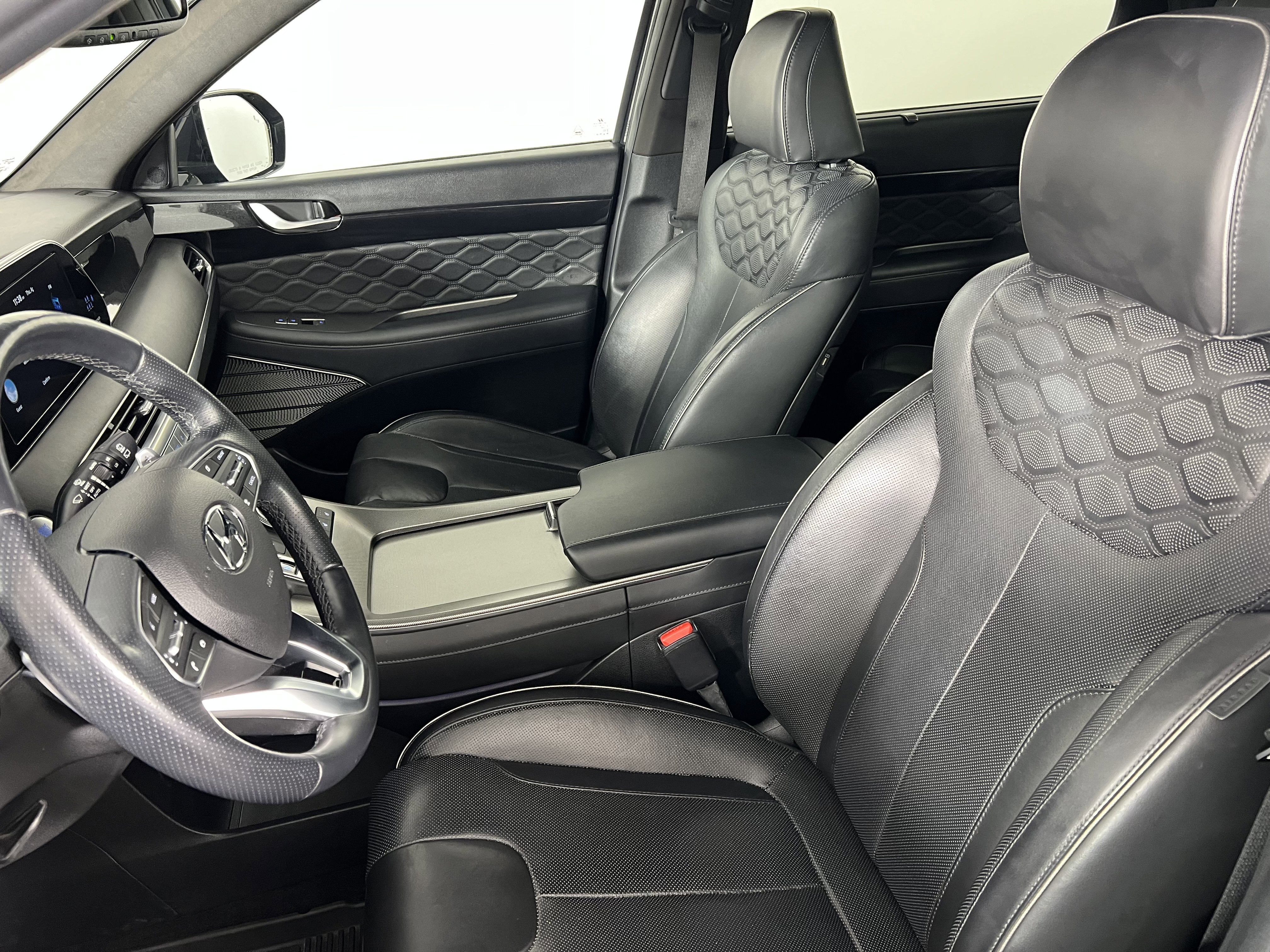 Used 2022 Hyundai Palisade Calligraphy w/ Winter Package image 15