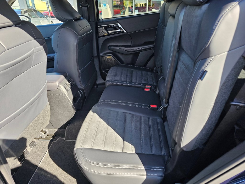New 2026 Mitsubishi Outlander SE AWD/4WD image 12