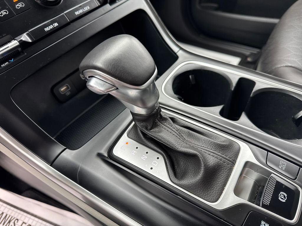 Used 2024 Kia Carnival LX image 23