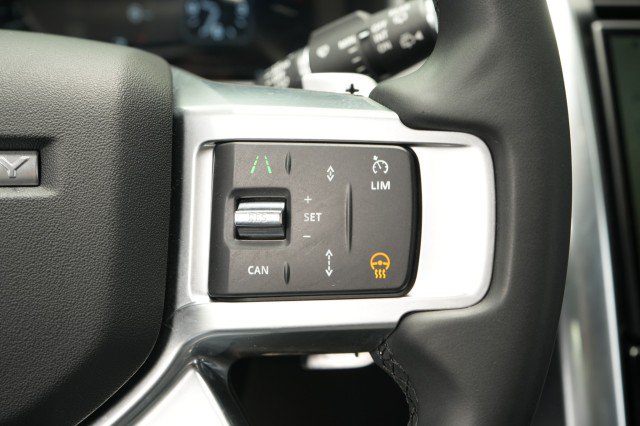 Used 2024 Land Rover Discovery Dynamic SE AWD/4WD image 37