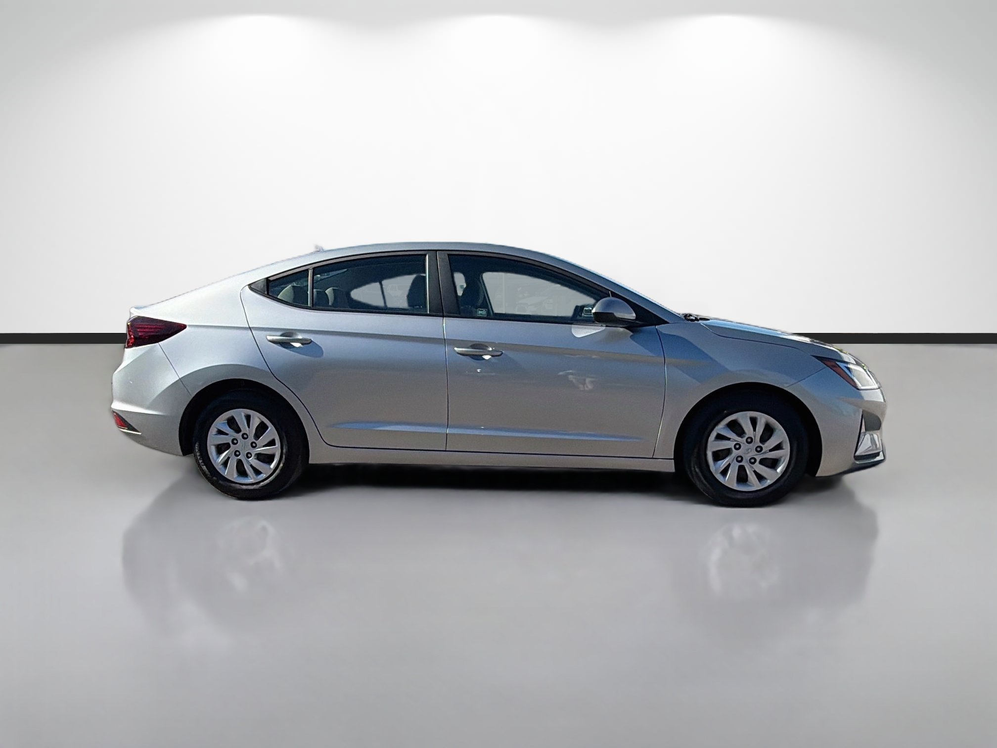 Used 2020 Hyundai Elantra SE FWD image 2