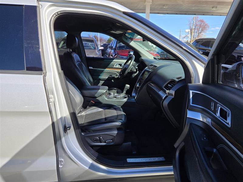 Used 2017 Ford Explorer Limited AWD/4WD image 30
