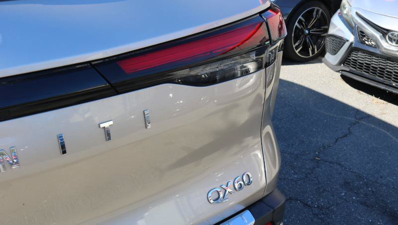 Used 2023 INFINITI QX60 Luxe w/ Vision Package AWD/4WD image 9