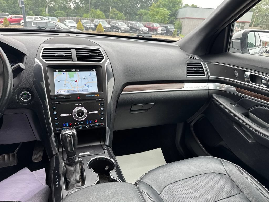 Used 2019 Ford Explorer Limited w/ Class III Trailer Tow Package AWD/4WD image 13