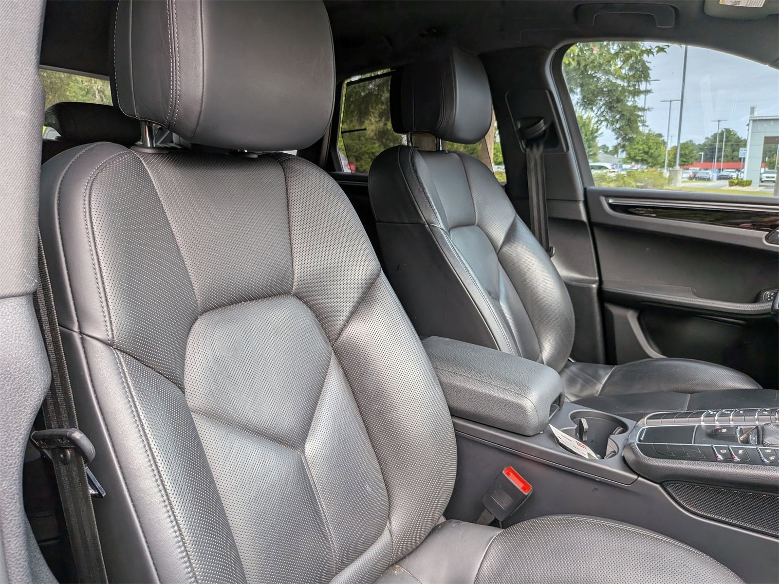 Used 2021 Porsche Macan image 40