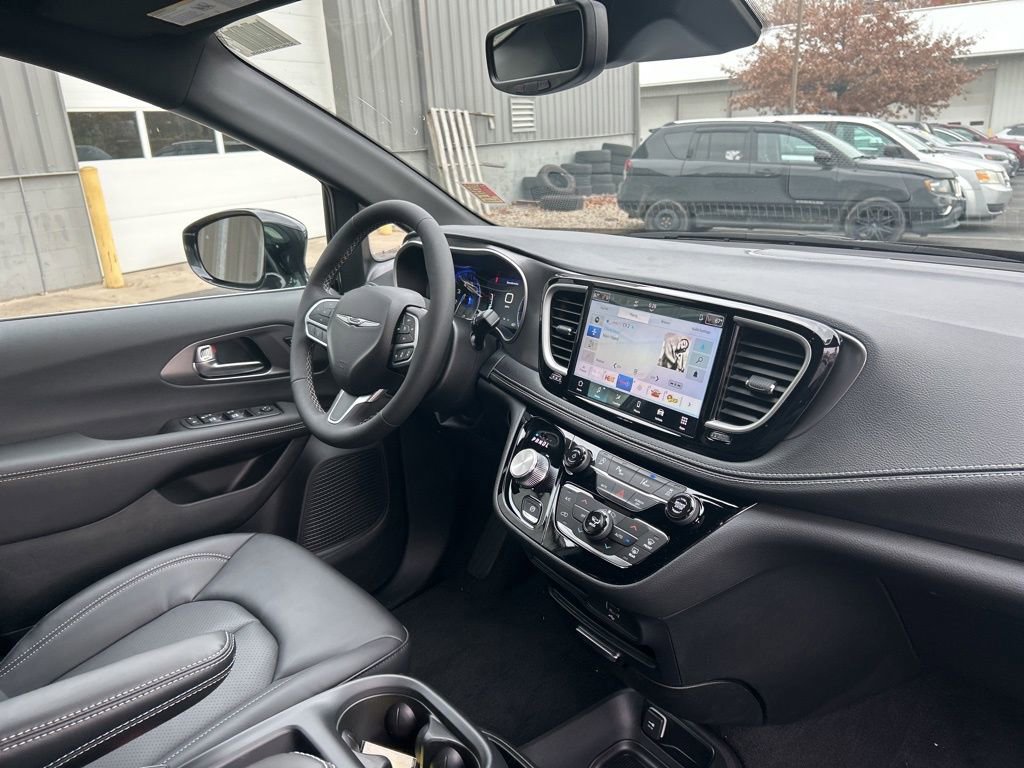New 2026 Chrysler Pacifica Select image 45