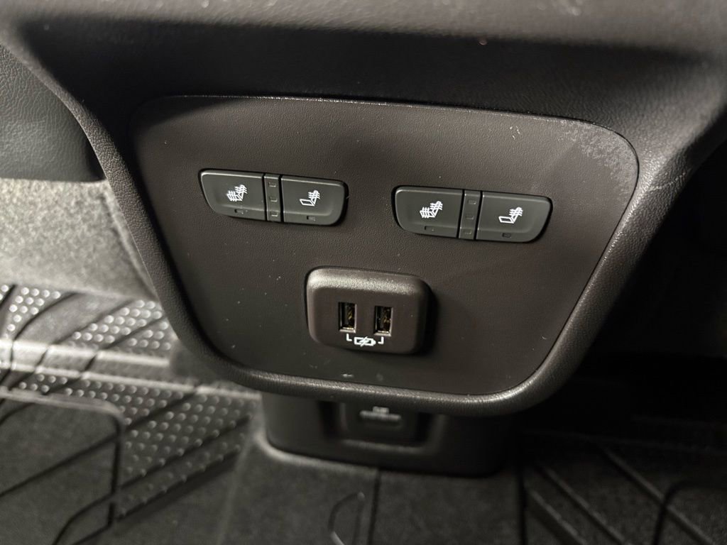 Used 2023 Chevrolet Equinox Premier image 38