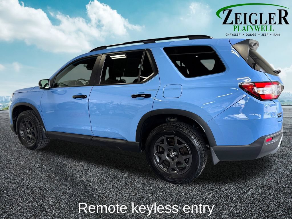 Used 2023 Honda Pilot TrailSport image 3