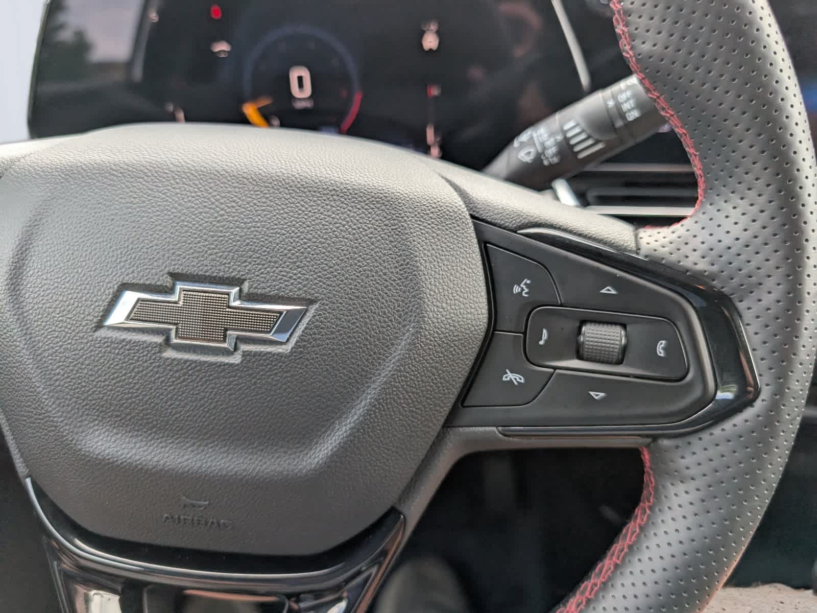 Used 2025 Chevrolet Trax RS w/ Driver Confidence Package FWD image 23