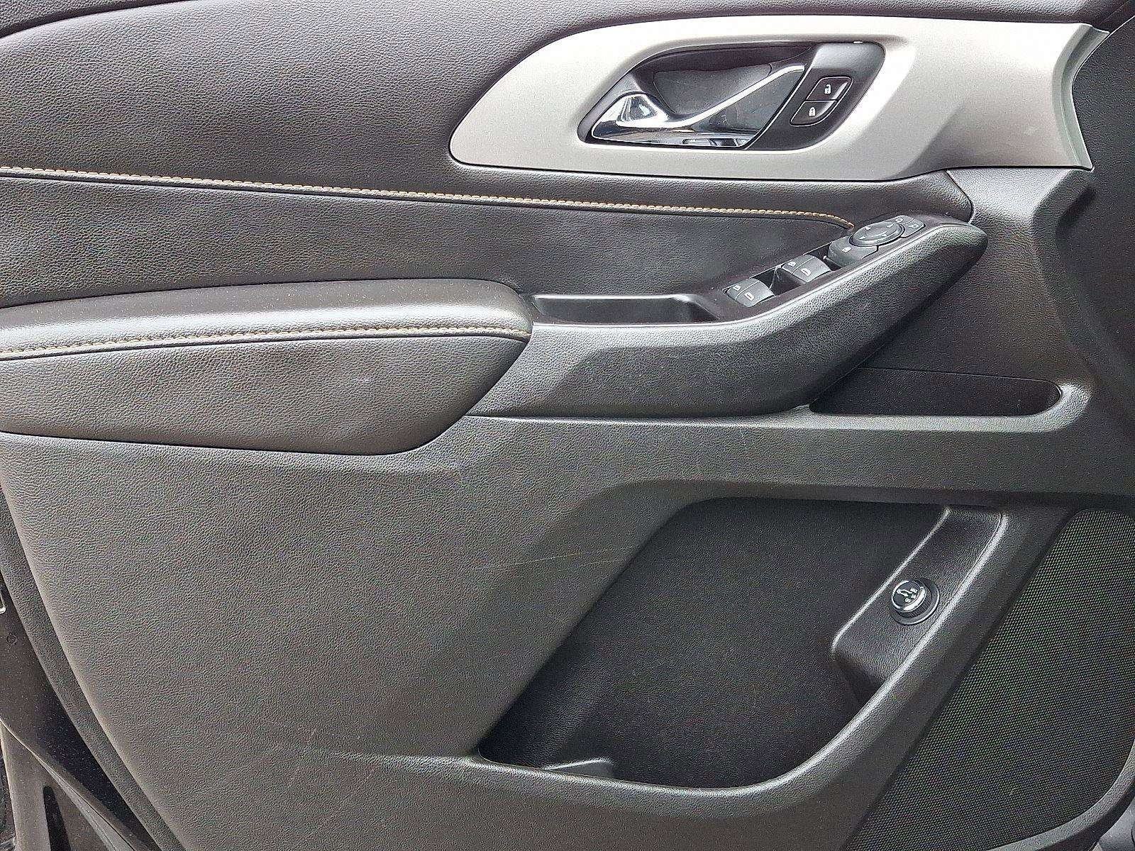 Used 2020 Chevrolet Traverse LT image 14