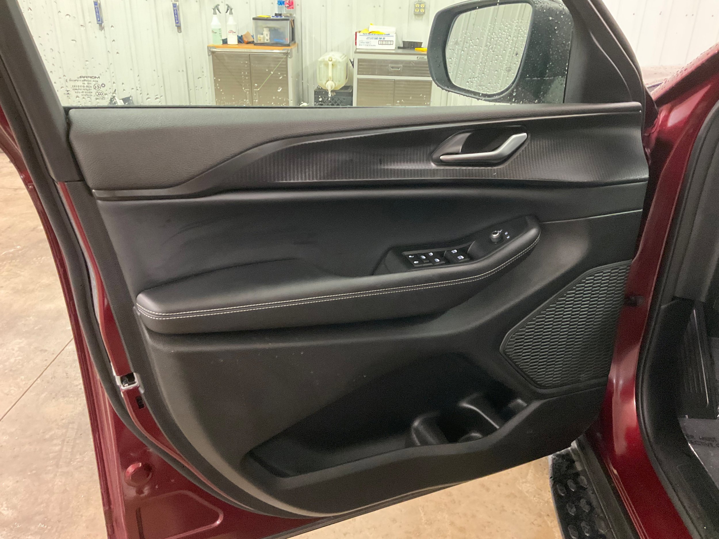 Used 2024 Jeep Grand Cherokee Laredo AWD/4WD image 9