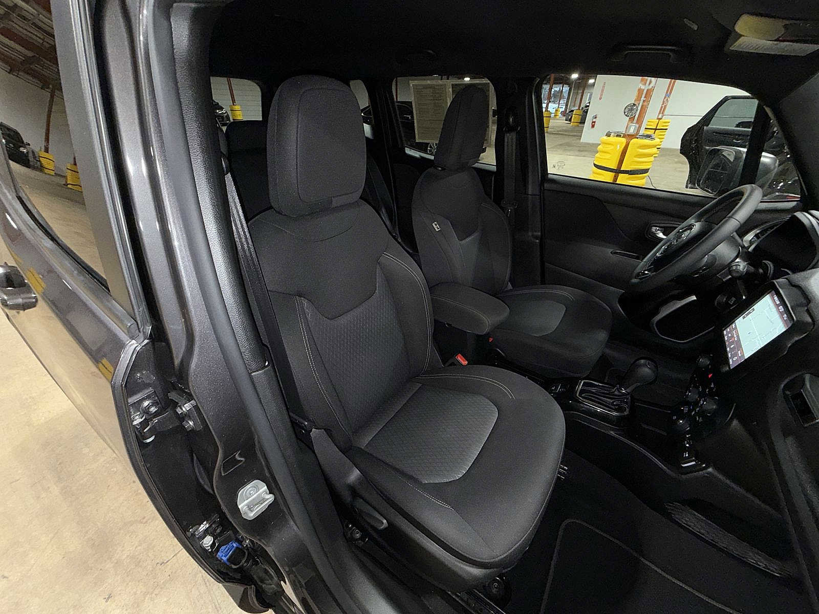 Used 2021 Jeep Renegade Latitude image 16