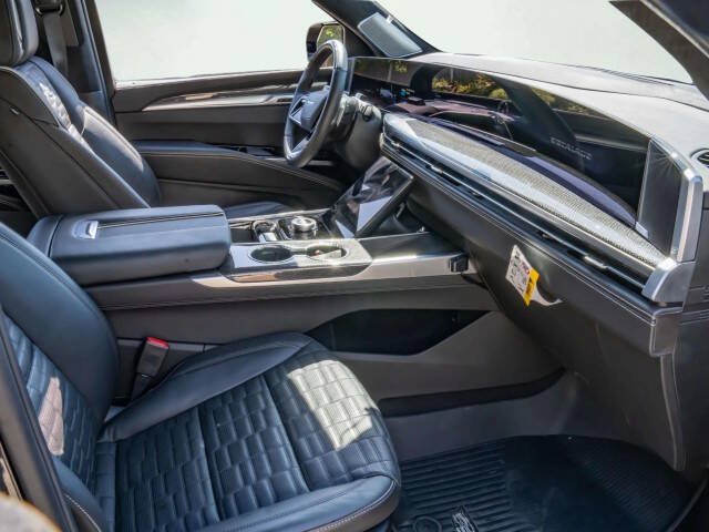 Used 2026 Cadillac Escalade V AWD/4WD image 28