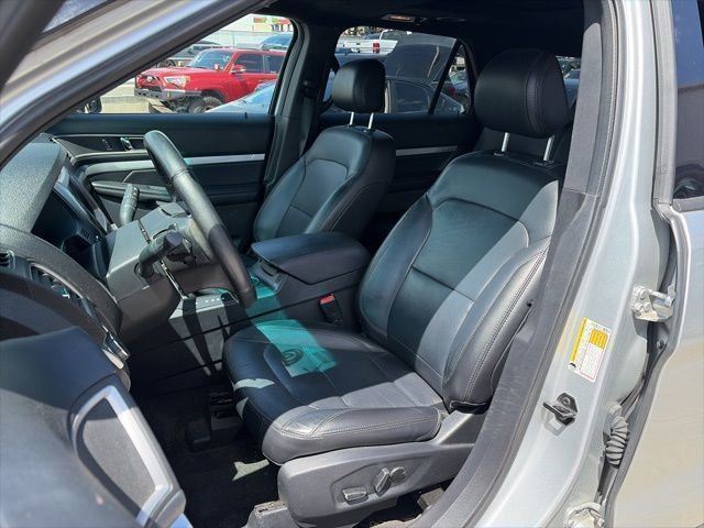Used 2017 Ford Explorer XLT w/ Equipment Group 202A FWD image 36