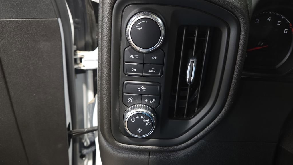 Used 2023 GMC Sierra 1500 Pro w/ Pro Value Package AWD/4WD image 9