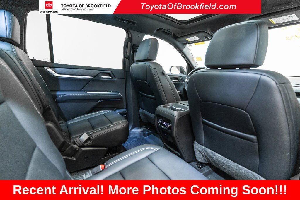 Used 2026 GMC Acadia Elevation w/ Black Edition AWD/4WD image 32