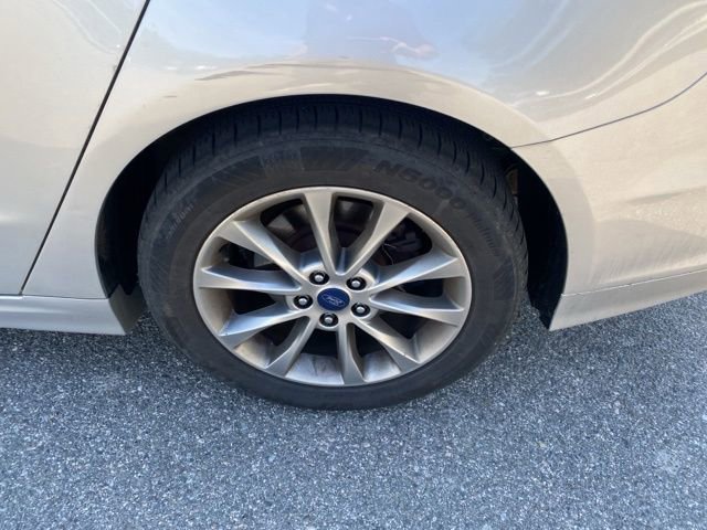 Used 2017 Ford Fusion SE image 12