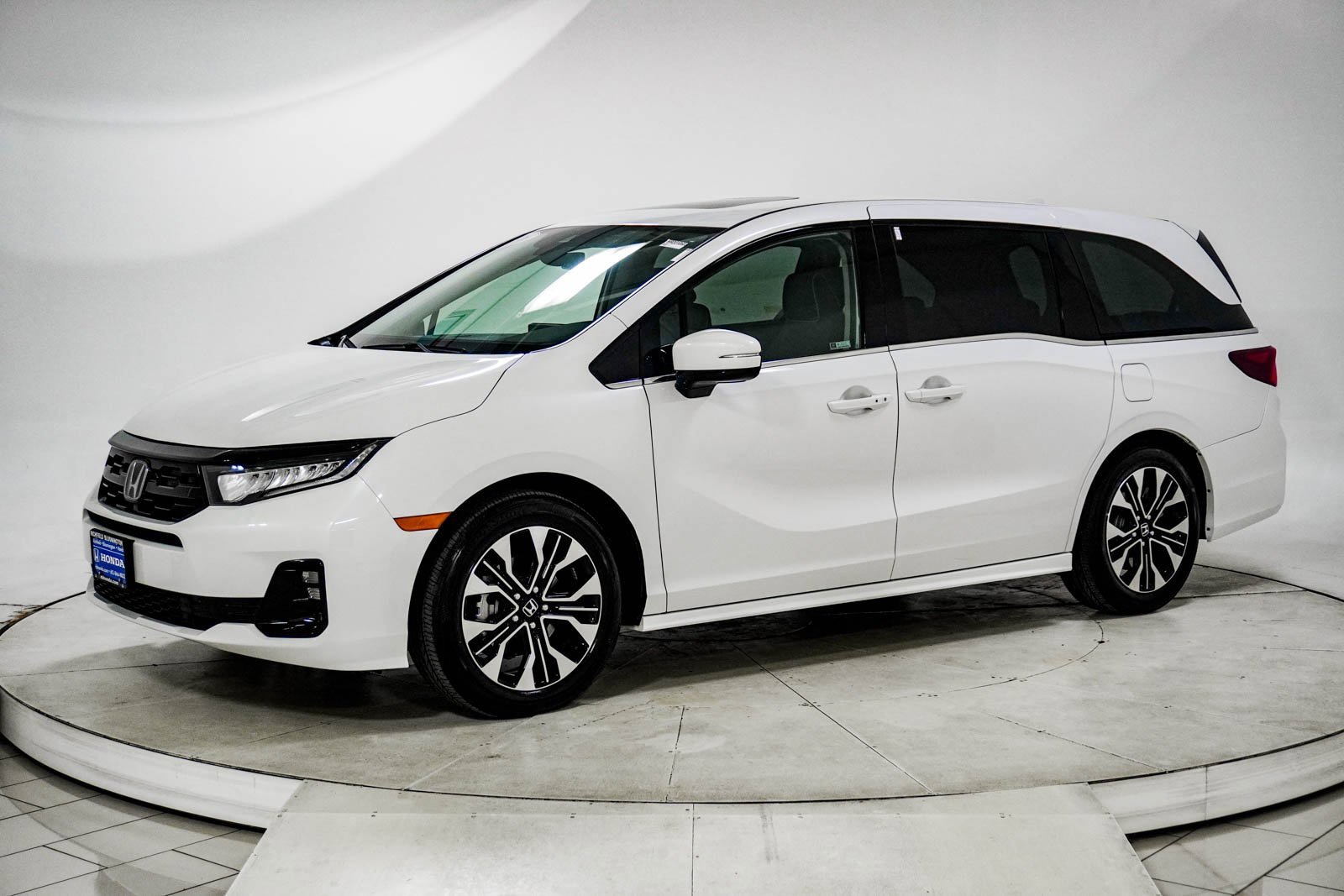 Certified 2026 Honda Odyssey Elite image 4