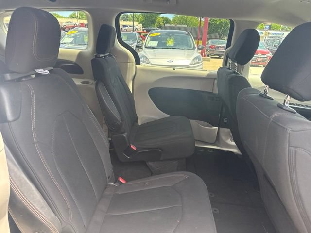 Used 2019 Chrysler Pacifica Touring Plus w/ Advanced Safetytec Group FWD image 20