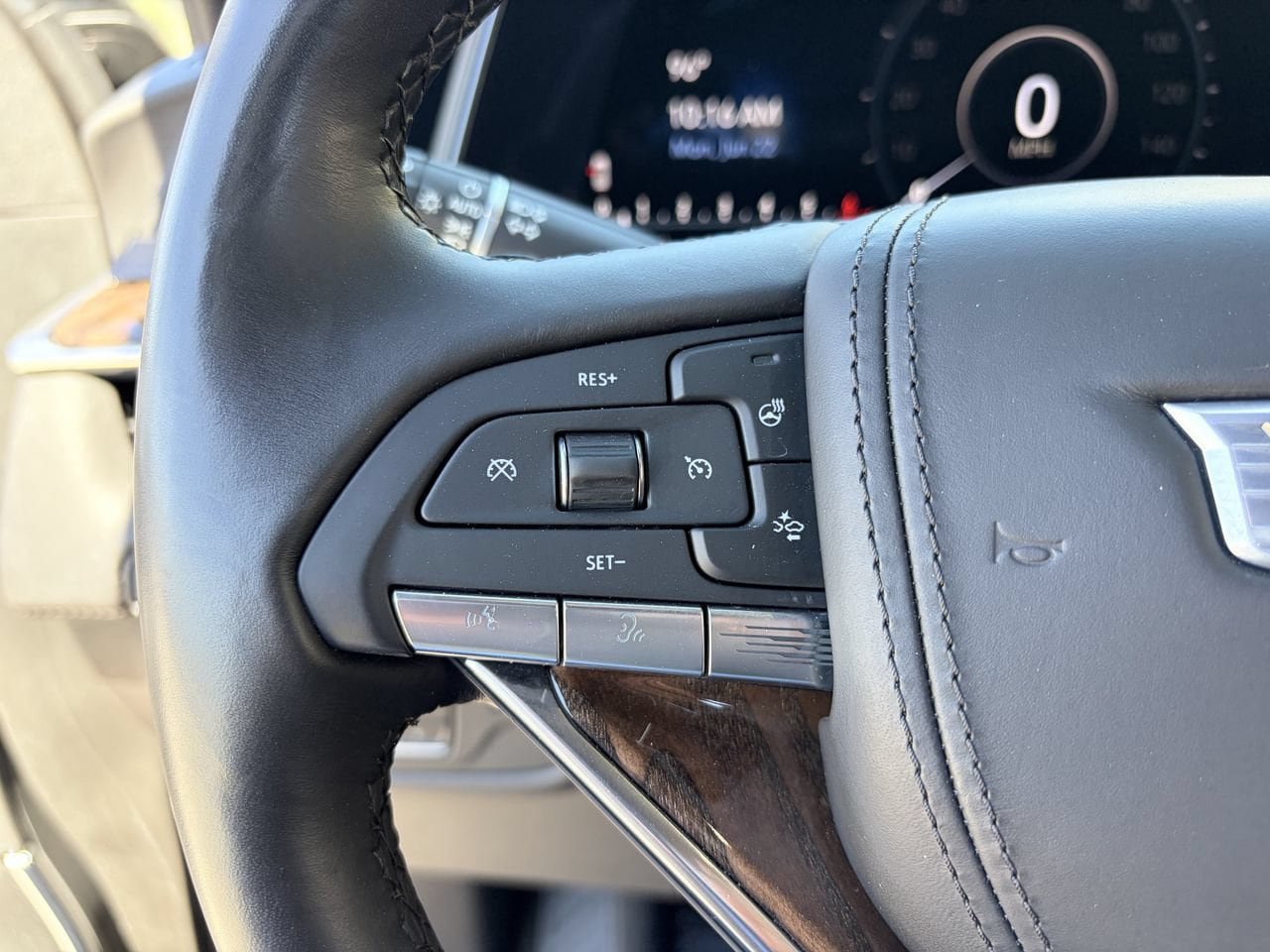 Used 2021 Cadillac Escalade ESV Premium Luxury Platinum AWD/4WD image 21