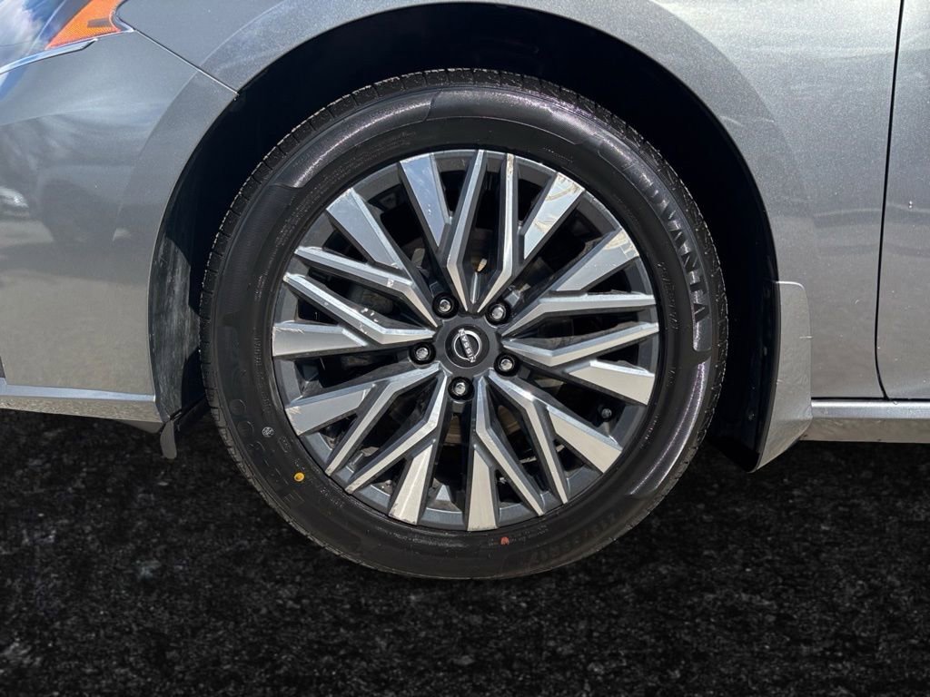 Used 2024 Nissan Altima 2.5 SV w/ SV Premium Package AWD/4WD image 7