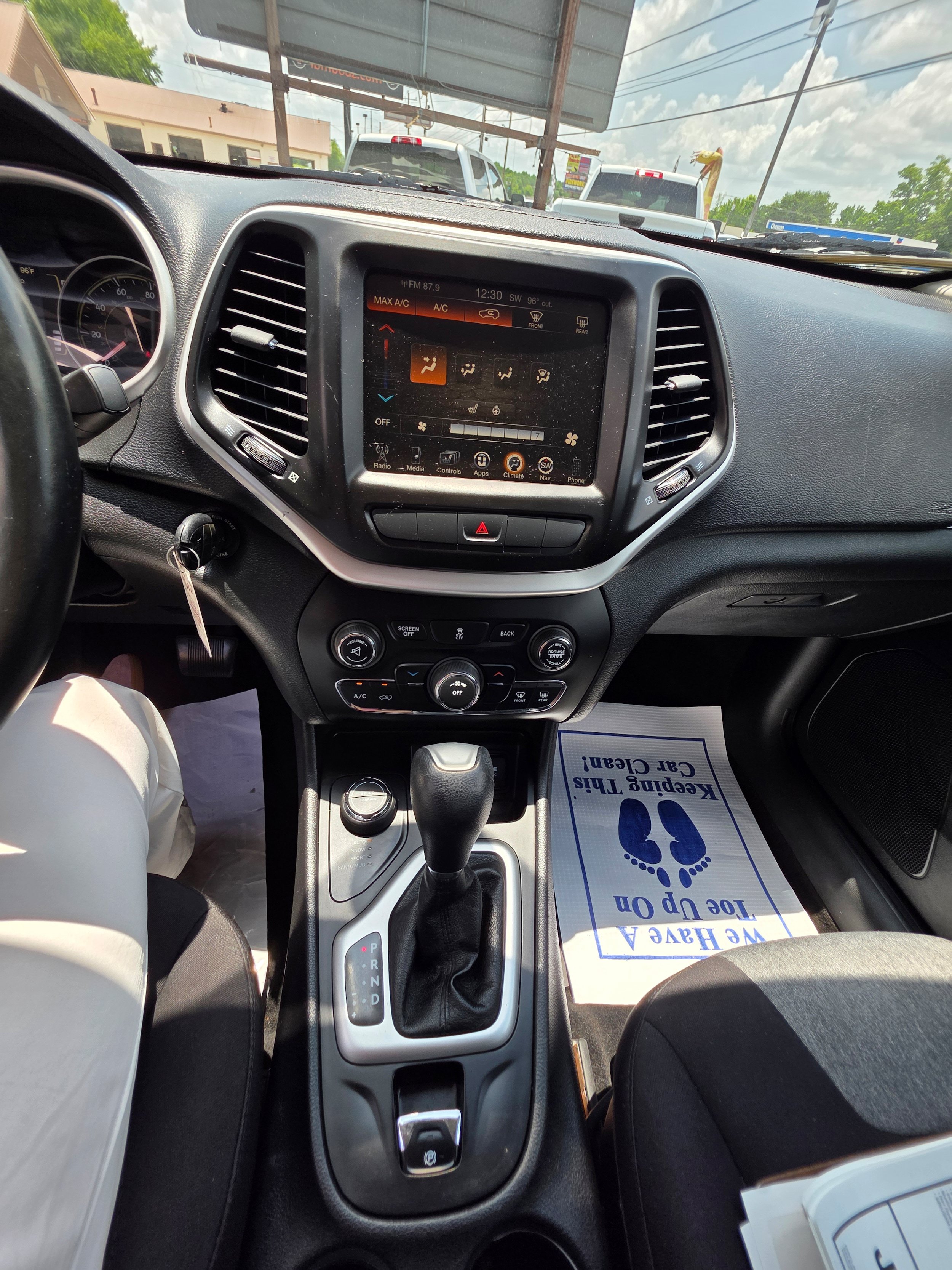 Used 2014 Jeep Cherokee Latitude w/ Cold Weather Group AWD/4WD image 11