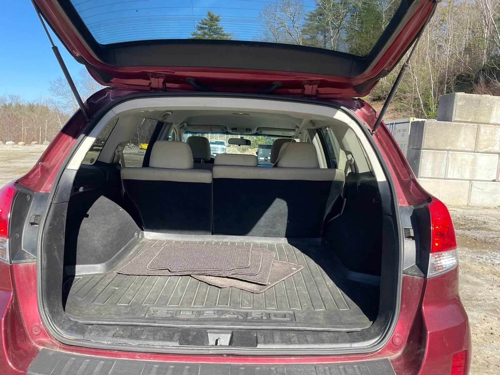 Used 2011 Subaru Outback 2.5i Premium w/ All-Weather Pkg image 22