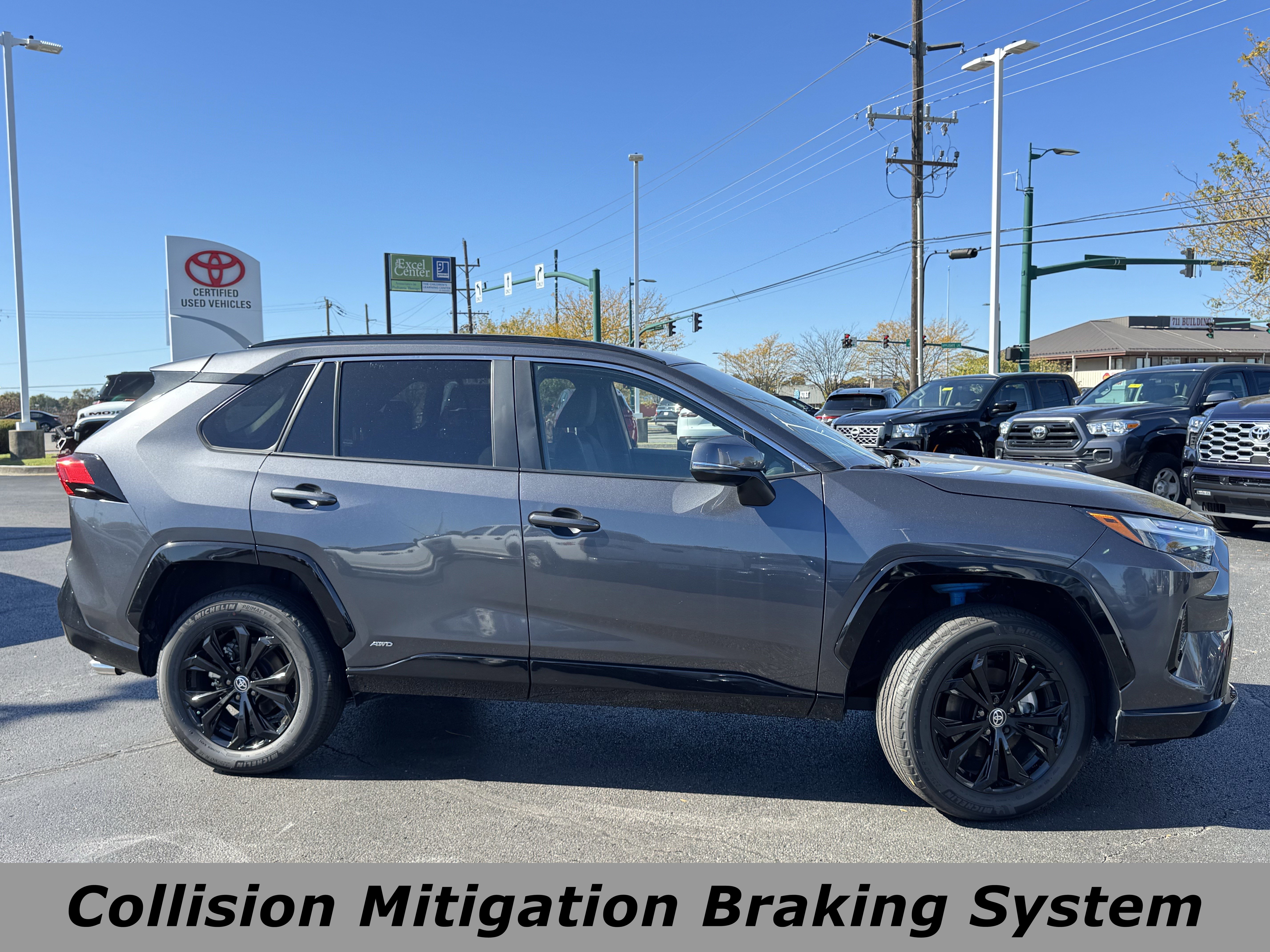 Used 2025 Toyota RAV4 SE image 2