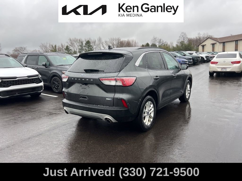 Used 2020 Ford Escape SE image 5