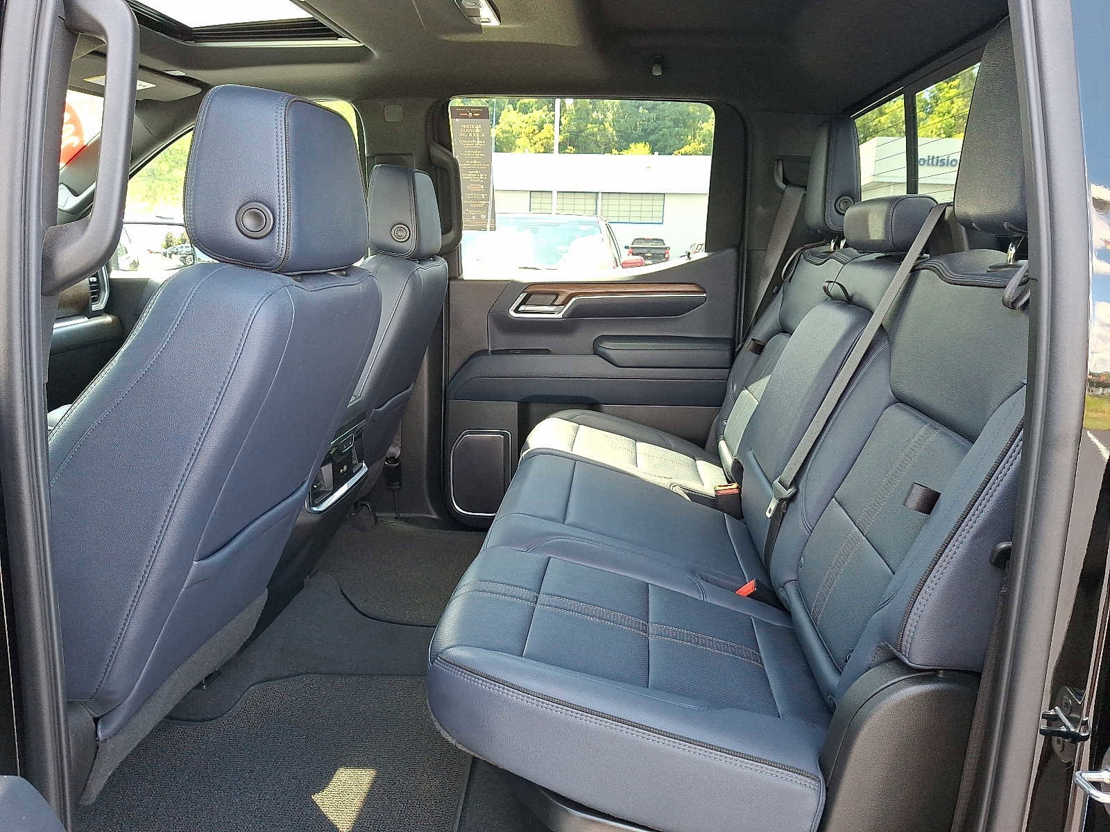 Used 2023 Chevrolet Silverado 1500 High Country w/ Technology Package image 11