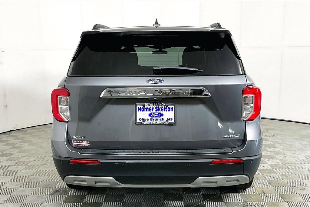 Used 2023 Ford Explorer XLT w/ Equipment Group 202A image 4