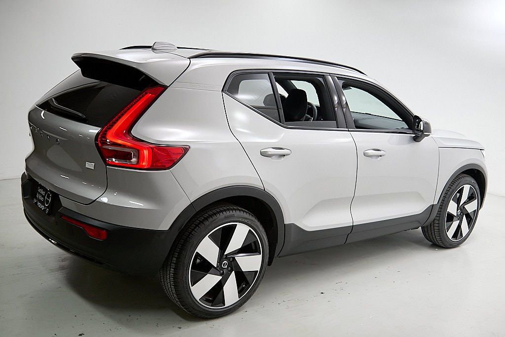 Certified 2023 Volvo XC40 Recharge Ultimate image 11