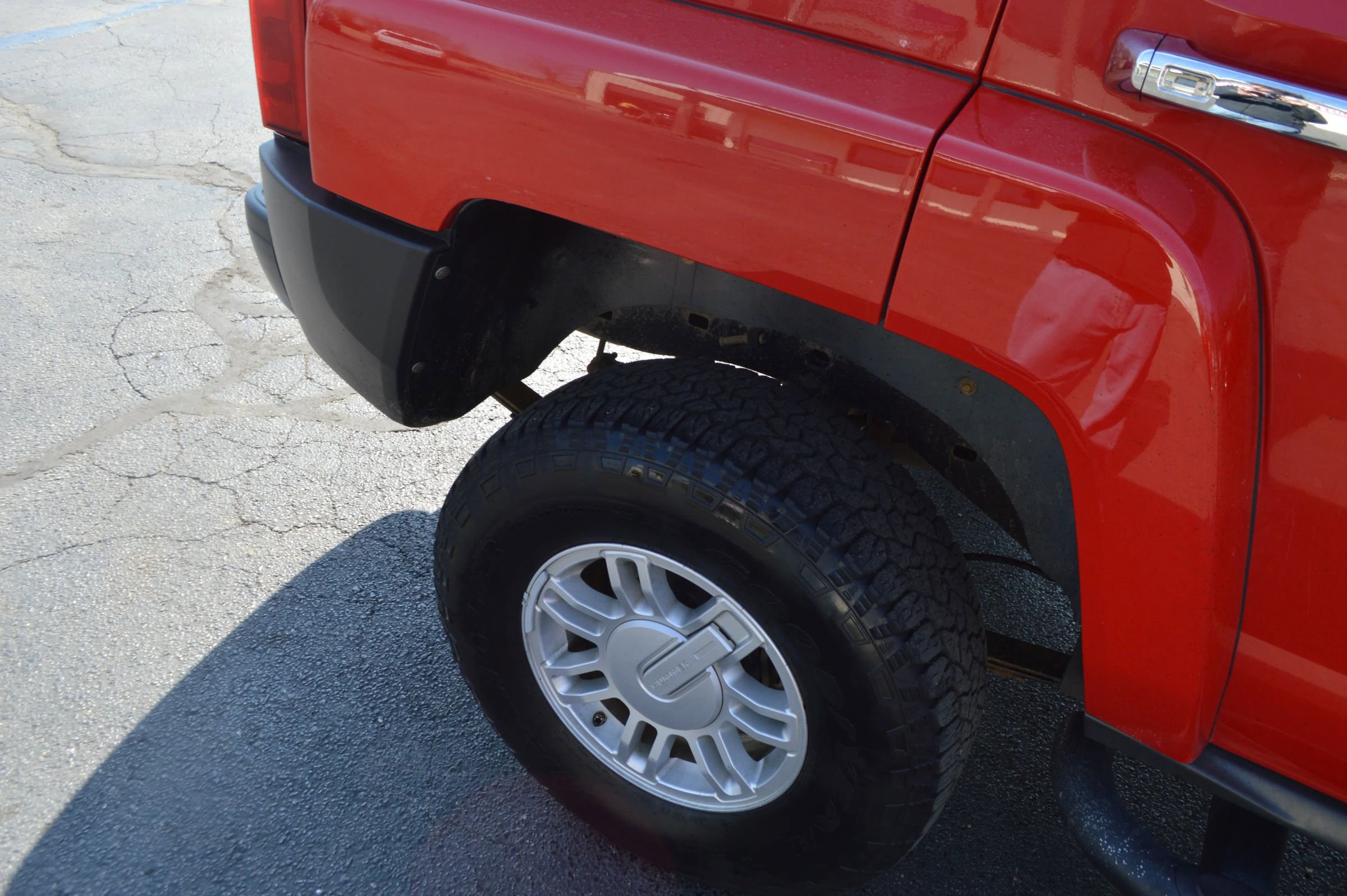 Used 2010 HUMMER H3 image 9