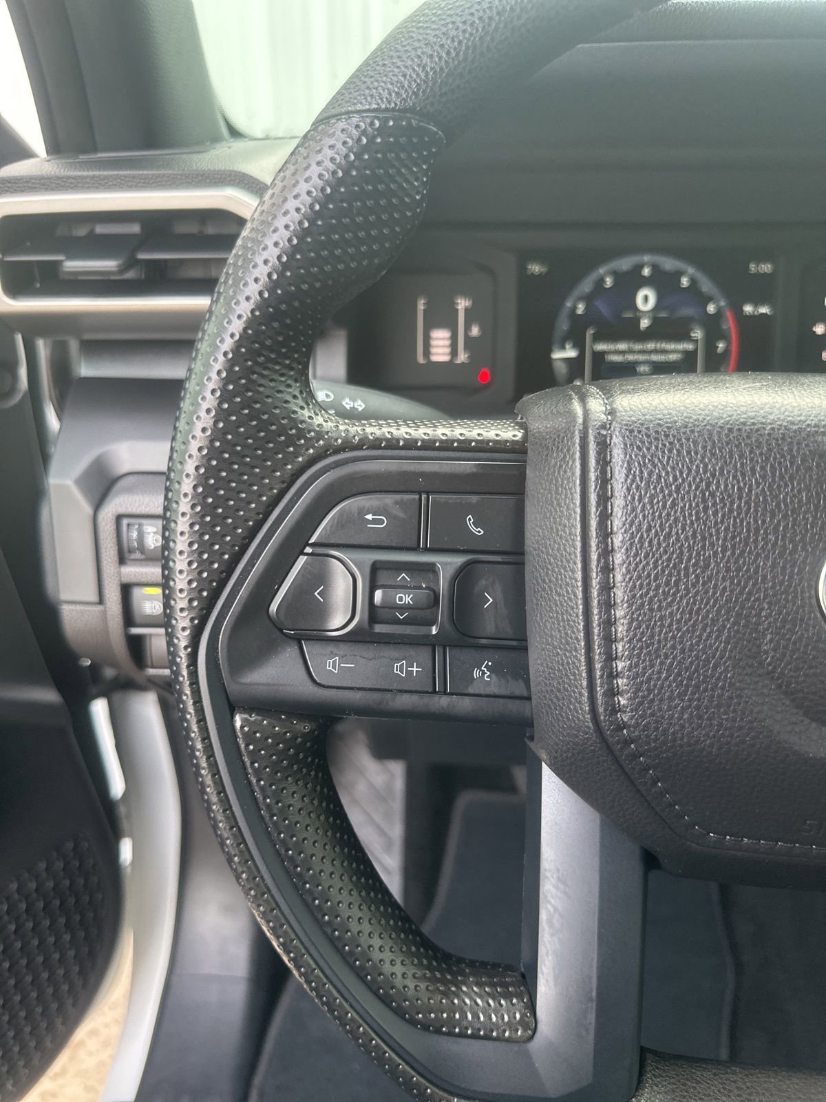 Used 2024 Toyota Tacoma SR image 15