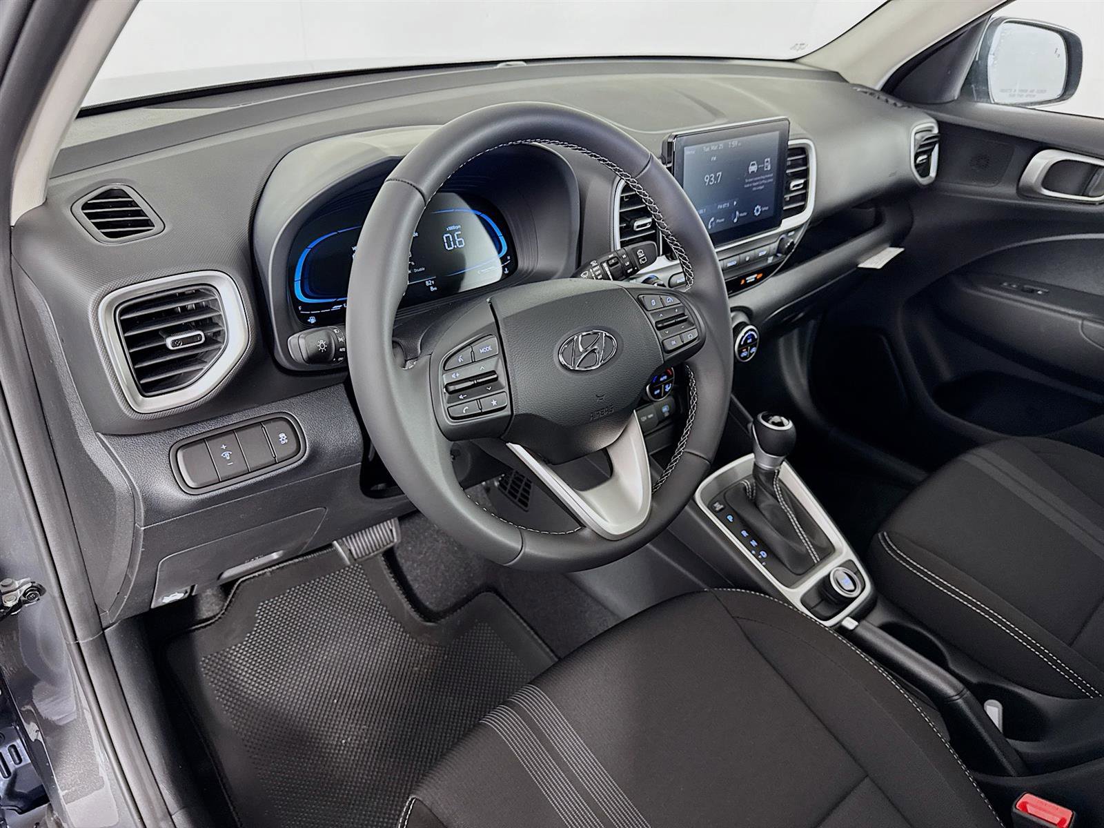 New 2025 Hyundai Venue SEL image 9