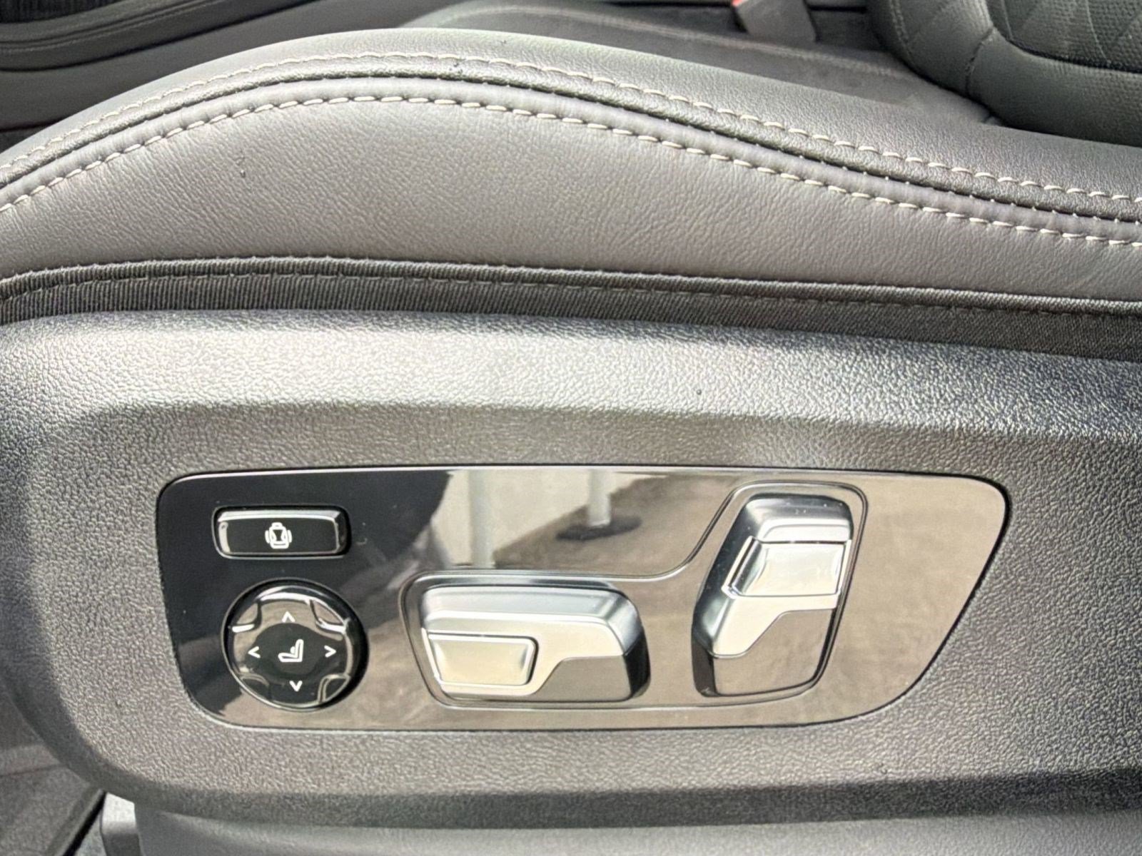 New 2027 BMW X7 xDrive40i w/ Executive Package AWD/4WD image 13