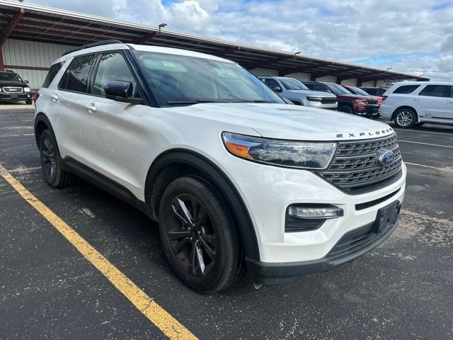 Used 2024 Ford Explorer XLT w/ XLT Sport Appearance Package AWD/4WD image 2