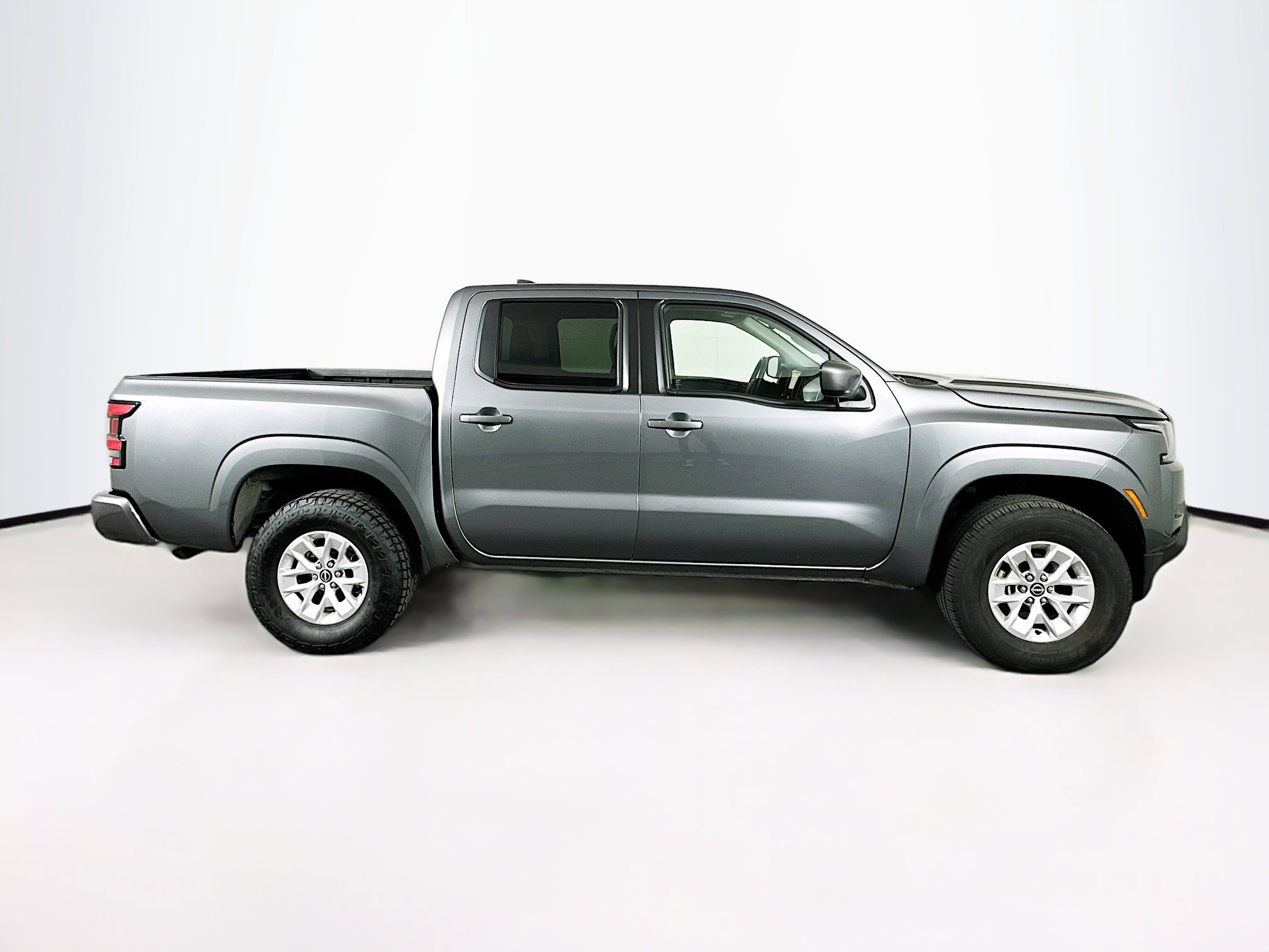 Used 2024 Nissan Frontier SV image 10